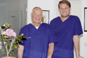 Dr. Lutz Gruhl und sein neuer Praxispartner Dr. Julius Hoehne. Foto: Helga Kristina Kothe